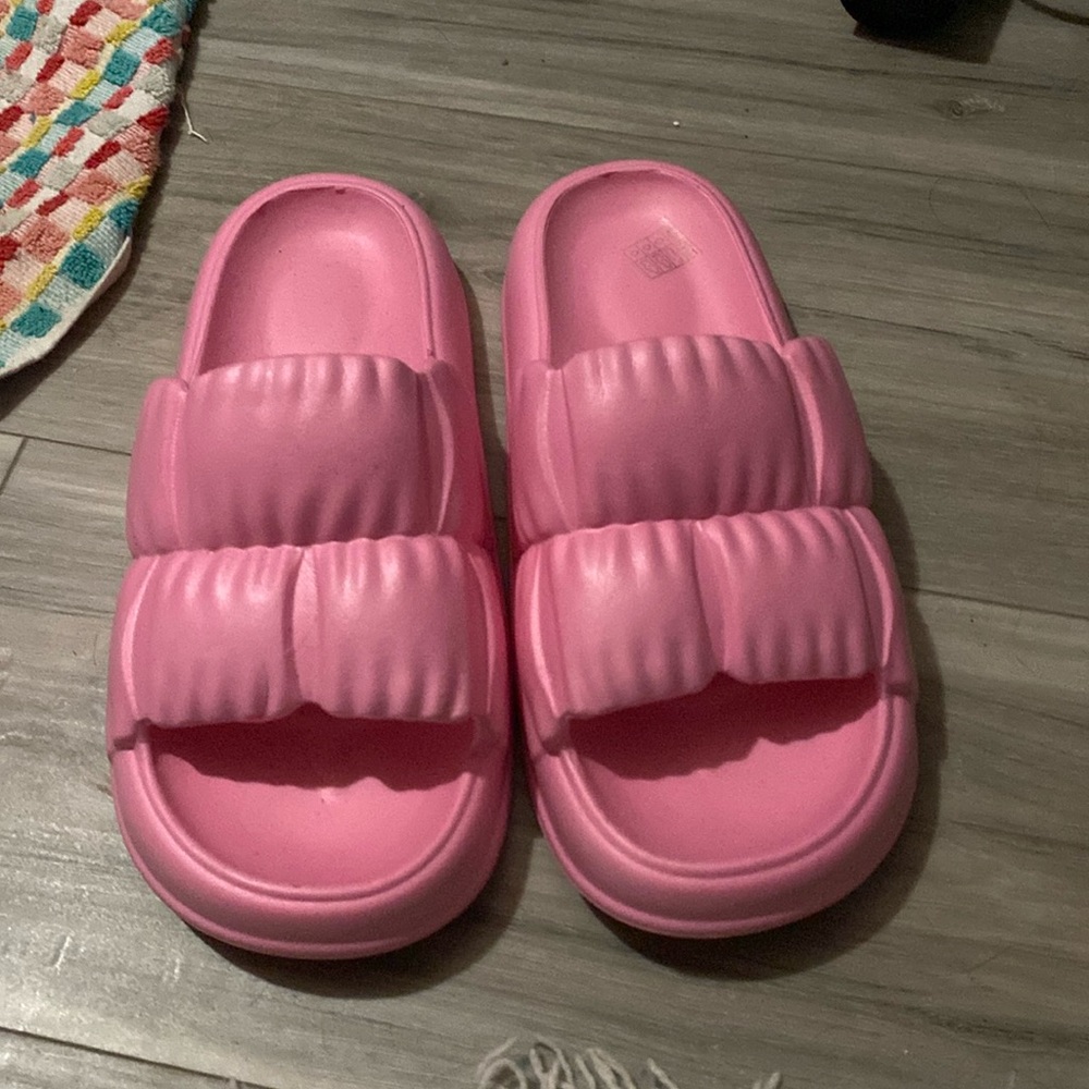 they are brand new i just havent gotten around to wearing them